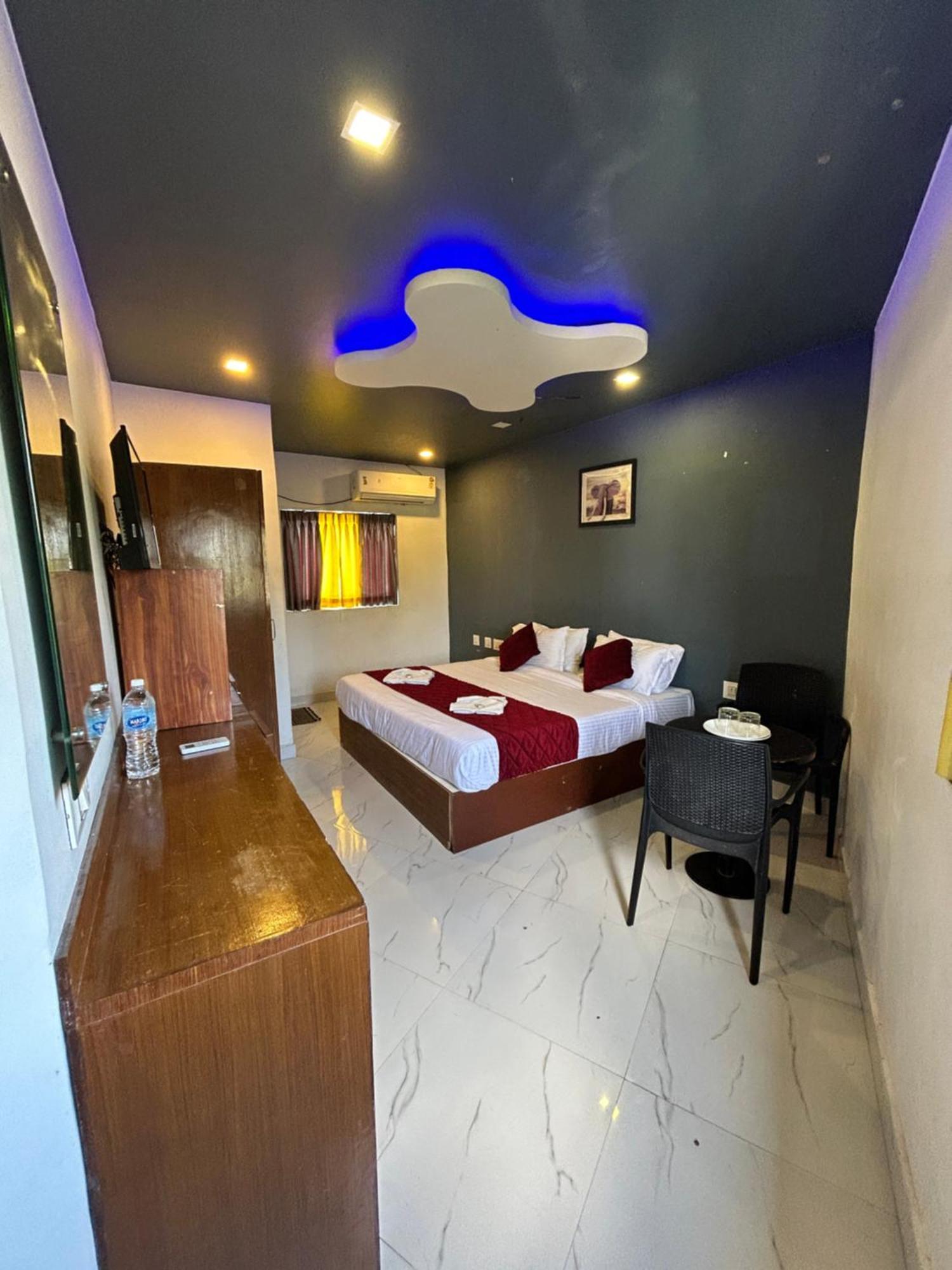 The Elite Beachview Puducherry Eksteriør billede